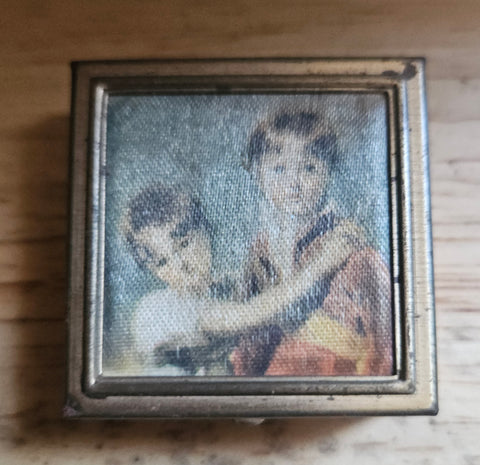 Vintage Gold Graphic Pill Box
