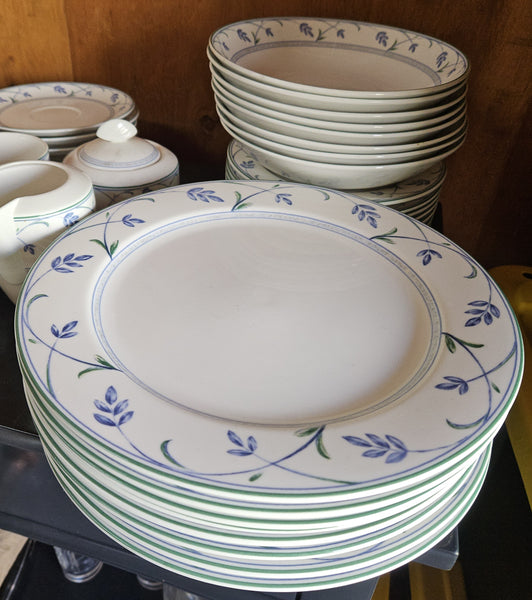 MIKASA 45 Piece Carriage House HK154 Blue & Green Floral Dish Set