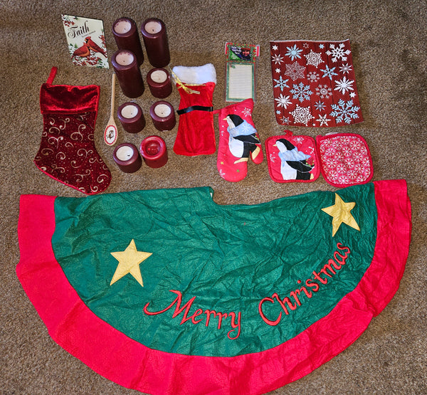 Miscellaneous 18 Piece Christmas Lot