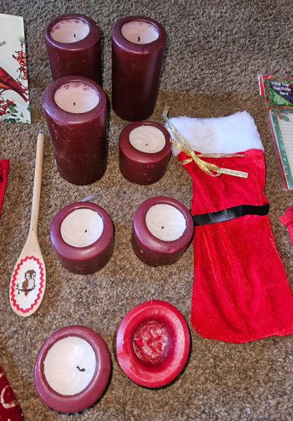 Miscellaneous 18 Piece Christmas Lot