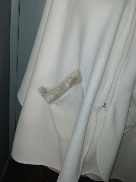 Women's OS LA MODE Zip Up Poncho Cape