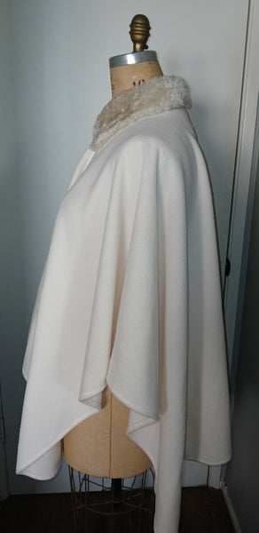 Women's OS LA MODE Zip Up Poncho Cape