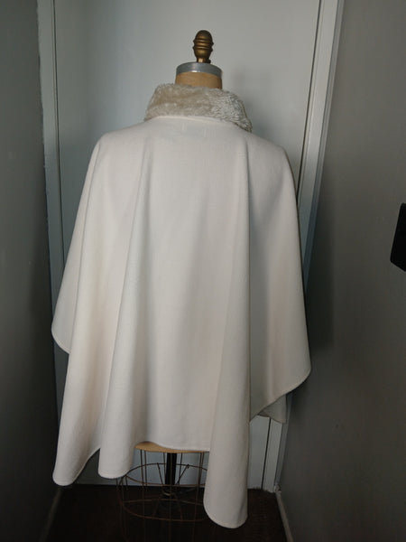 Women's OS LA MODE Zip Up Poncho Cape