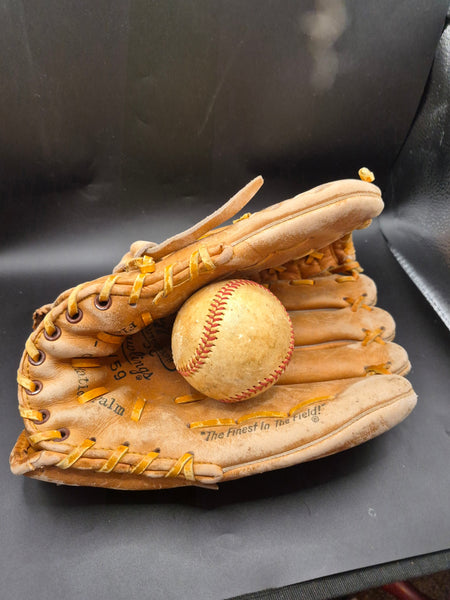 Vintage Rawlings Wing Tip LH Reggie Jackson VV59 Baseball Glove with Ball