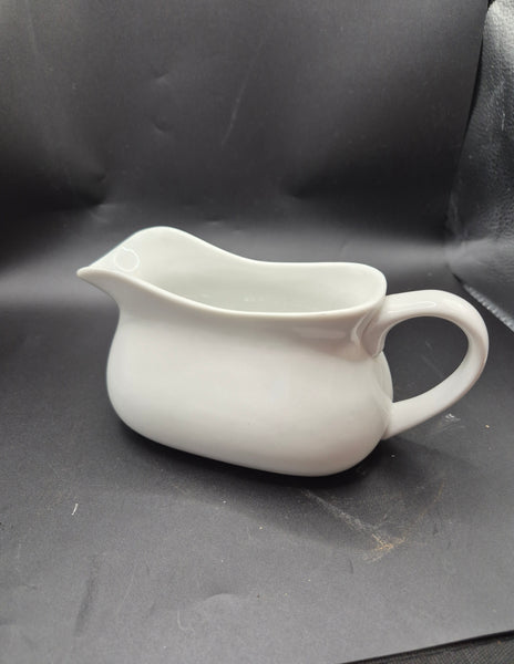 White Unique Shape Gravy Boat Sauce Server Pouring Dish Table Serveware Home Decor