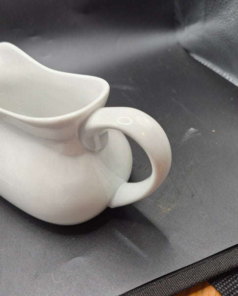 White Unique Shape Gravy Boat Sauce Server Pouring Dish Table Serveware Home Decor