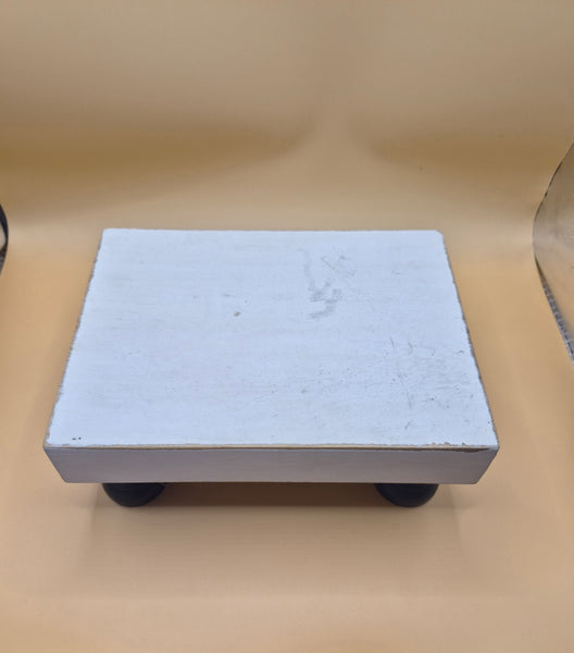 White Footed Peg Foot Wood Display Stand