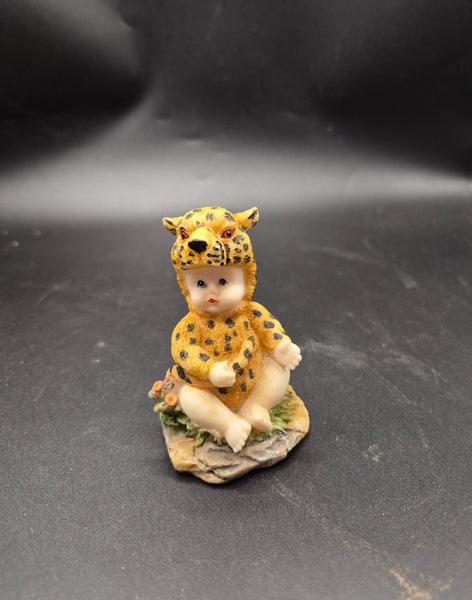 Satis-5 Ceramic Baby Tiger Costume Figurine with Flowers Cute Decorative Figurine