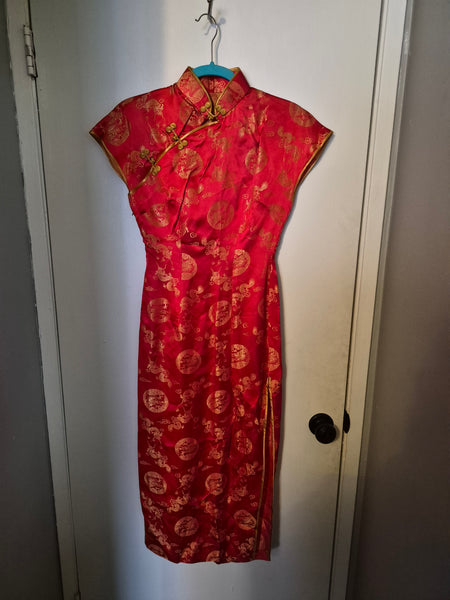 Small Vintage Red & Gold Kimono (Flaw)