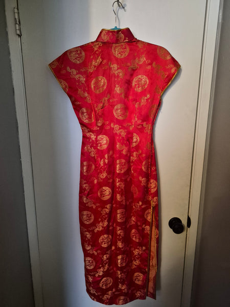 Small Vintage Red & Gold Kimono (Flaw)