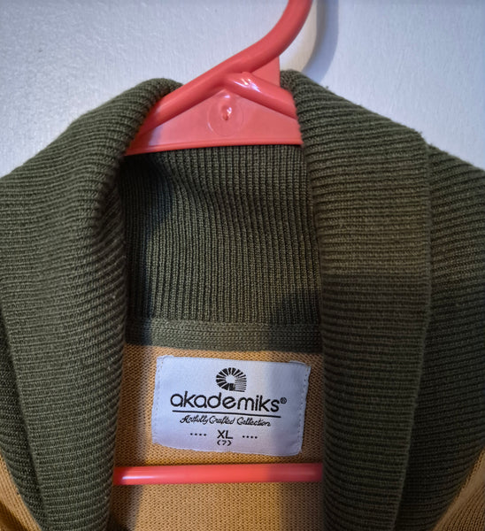 Size 7 / XL AKADEMIKS Boys Vintage Tan & Green Sweater
