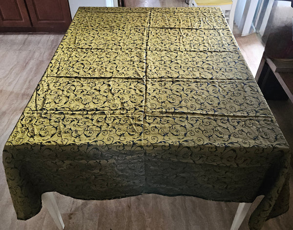 Shimmery 66" x 81" Black & Gold Reversible Tablecloth (READ DETAILS)