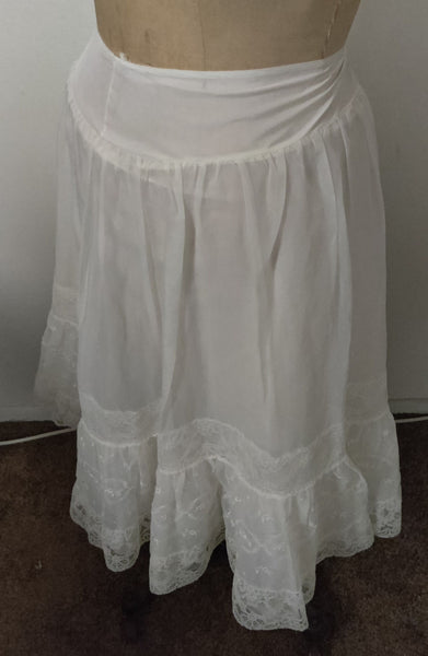 Size 8 Vintage BARBIZON Off White Petti Bud Dress Slip