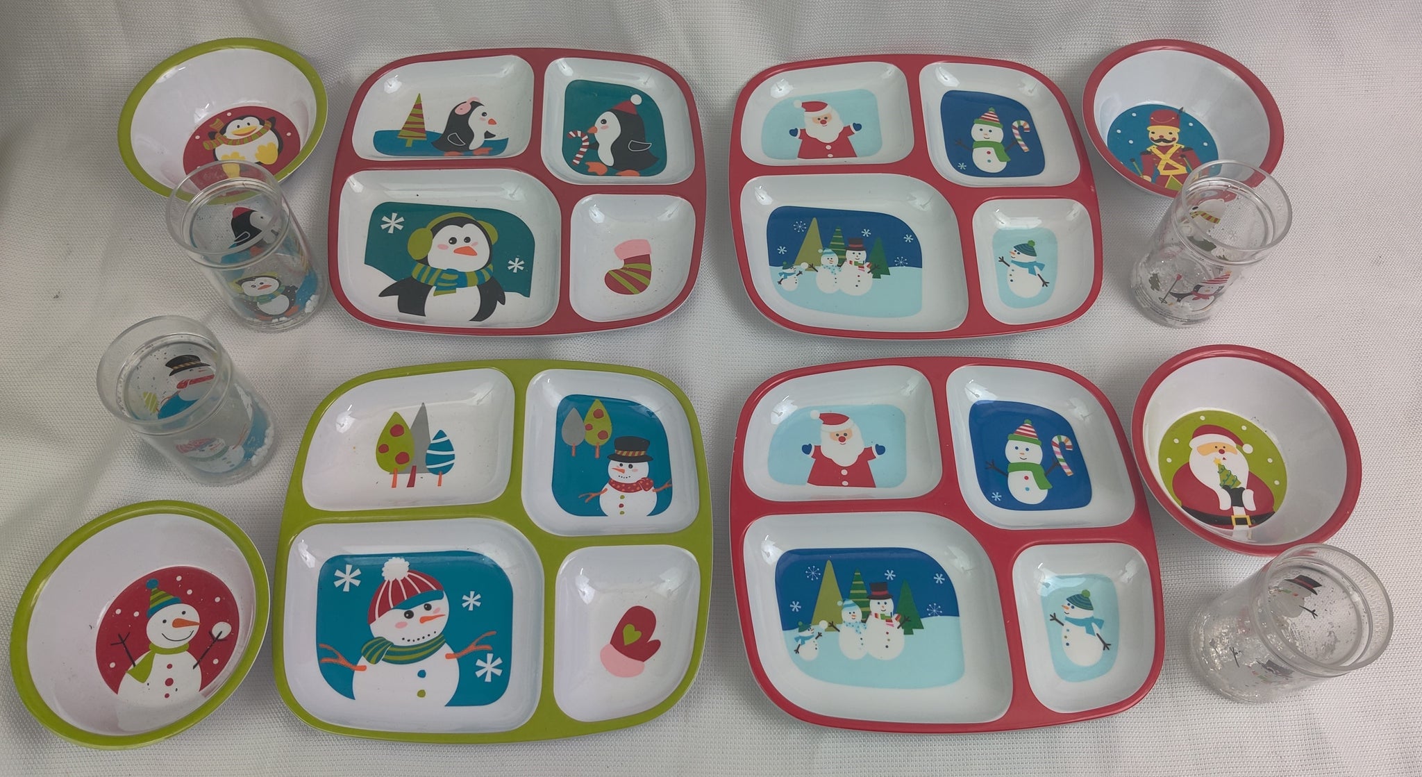 SLEDDIN HILL 12-Pc Children's Plastic Christmas Dishes (READ DETAILS)