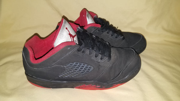 Boys Youth Size 2 Black & Red Air Jordon Tennis Shoes