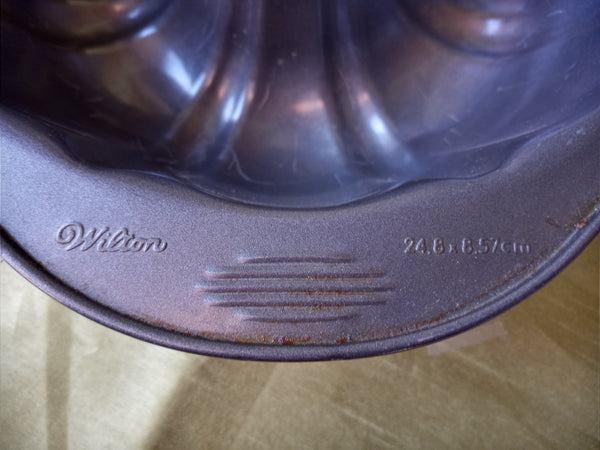 Wilton Vintage Fluted Non-Stick Bundt Pan