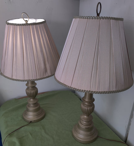 Set of 2 Matching Lamps w/ Lamp Shades (READ DETAILS)